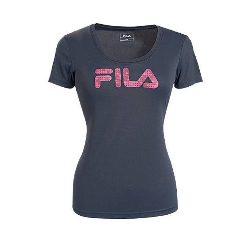 FILA BASIC je ženska majica kratkih rokavov v sivi barvi, ki se ponaša z velikim roza logotipom FILA na prsih. Ta majica je popolna izbira tako za vsakodnevno nošenje kot tudi za športne aktivnosti. 